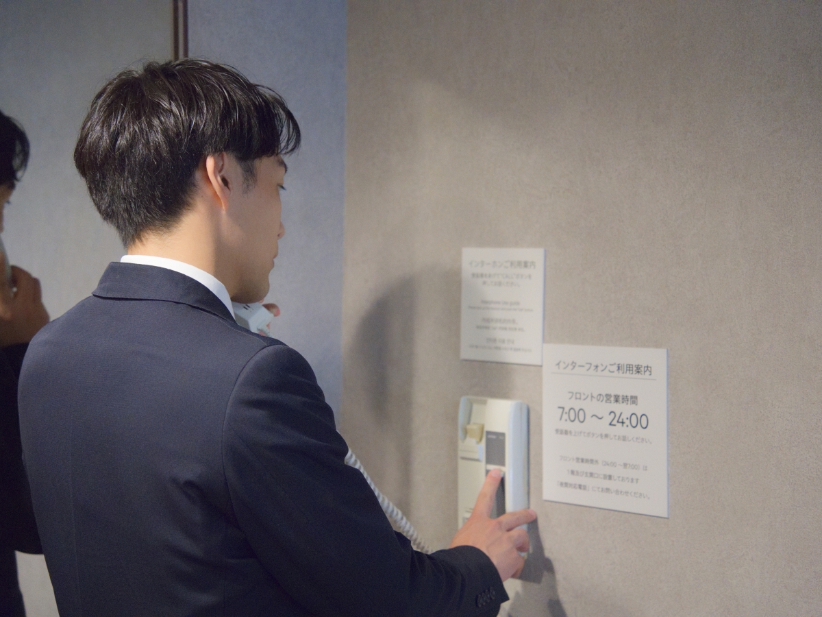 各階EV横に内線電話がございます