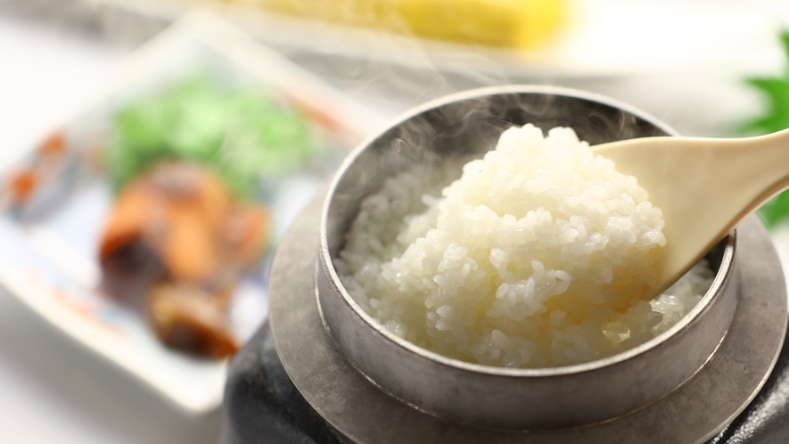 ■ふっくら炊き立て地元塩田産のお米をどうぞ　朝食一例