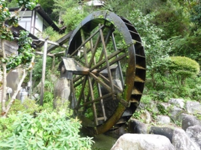 七滝散策道の水車