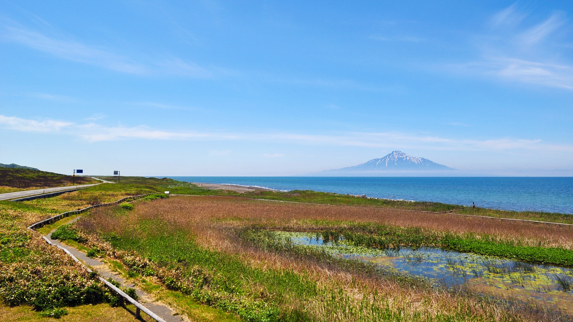 【利尻島】青い空に青い海！利尻島が映えます♪