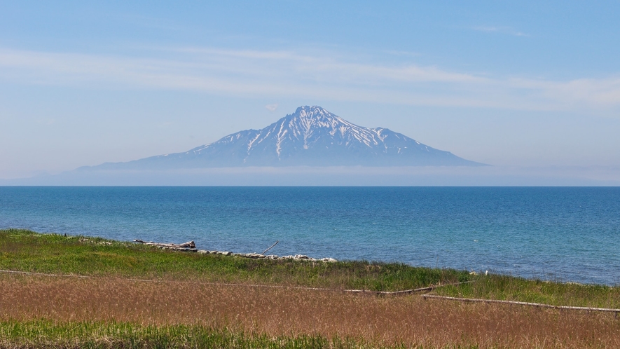 【利尻島】利尻富士が聳え立ちます♪