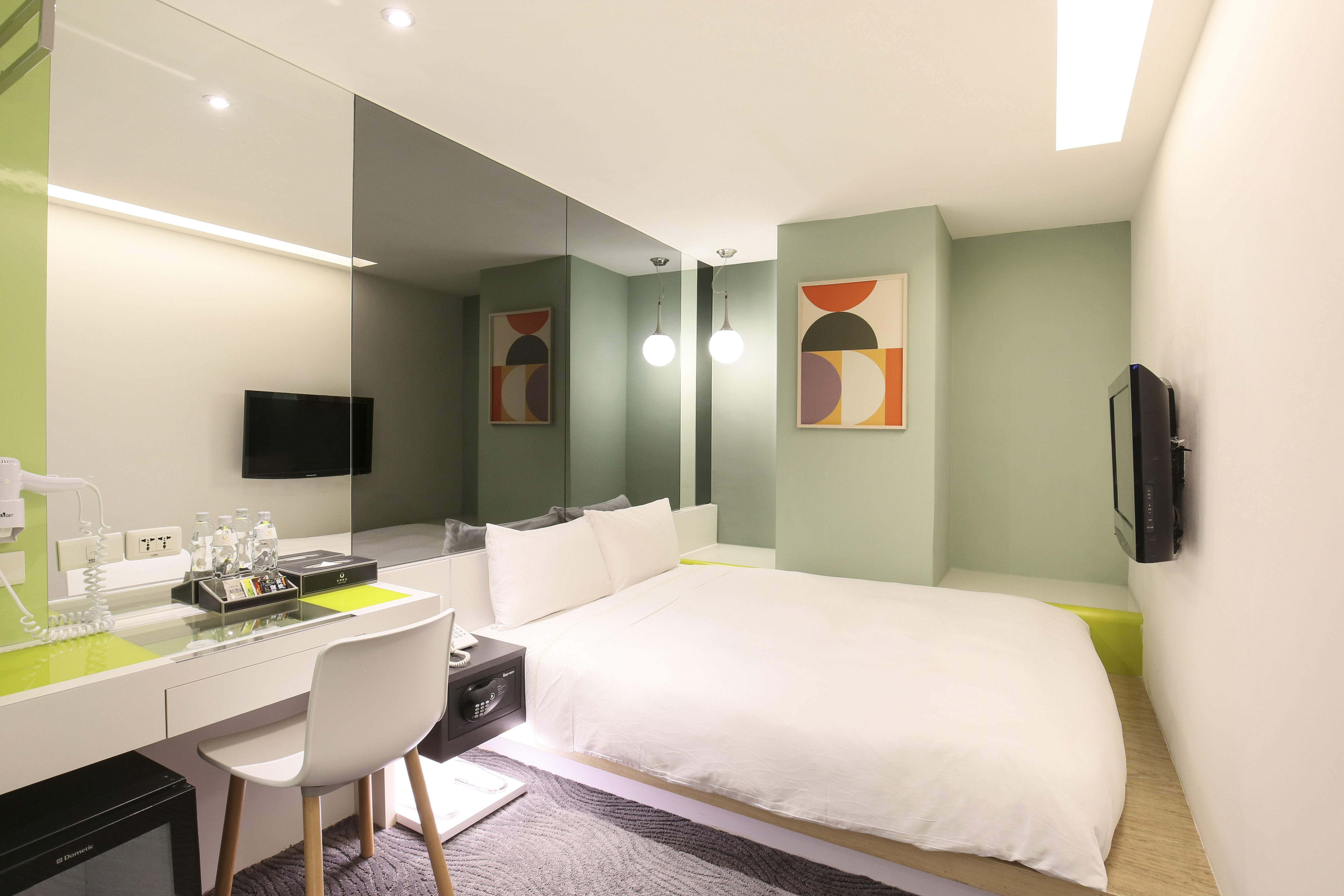 スタンダード ダブルルーム (窓無し) ‐温水洗浄付トイレ付