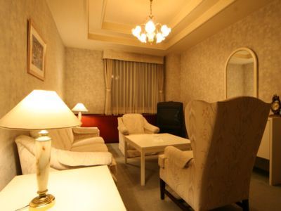 Suite ★ 57 square meters (living room + bed width 140cm)