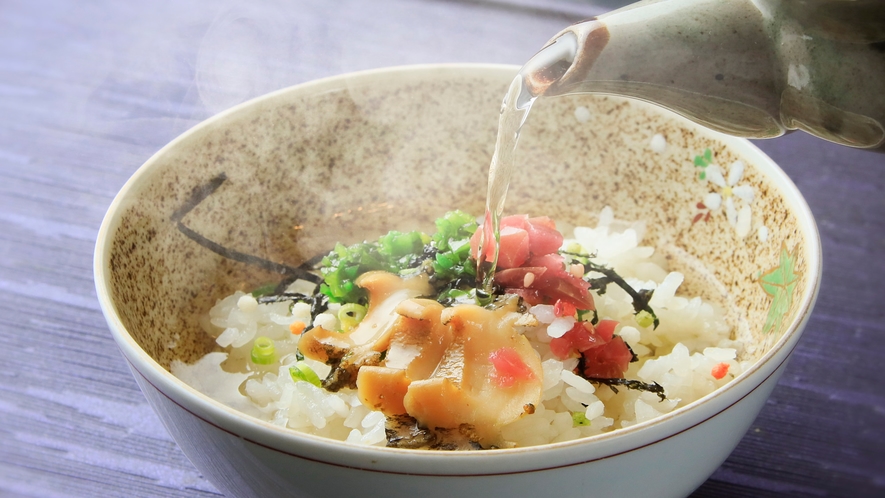 【ご朝食】お茶漬け膳／甲州名物の煮貝や小梅を使用した、あっさり食べられる鰹だしのお茶漬け。