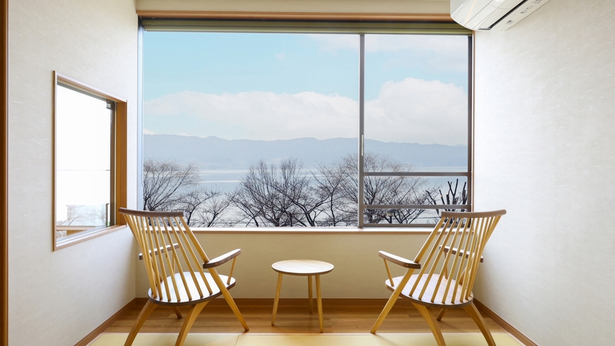 【温泉展望風呂付き客室■301】広い窓に広がる諏訪湖