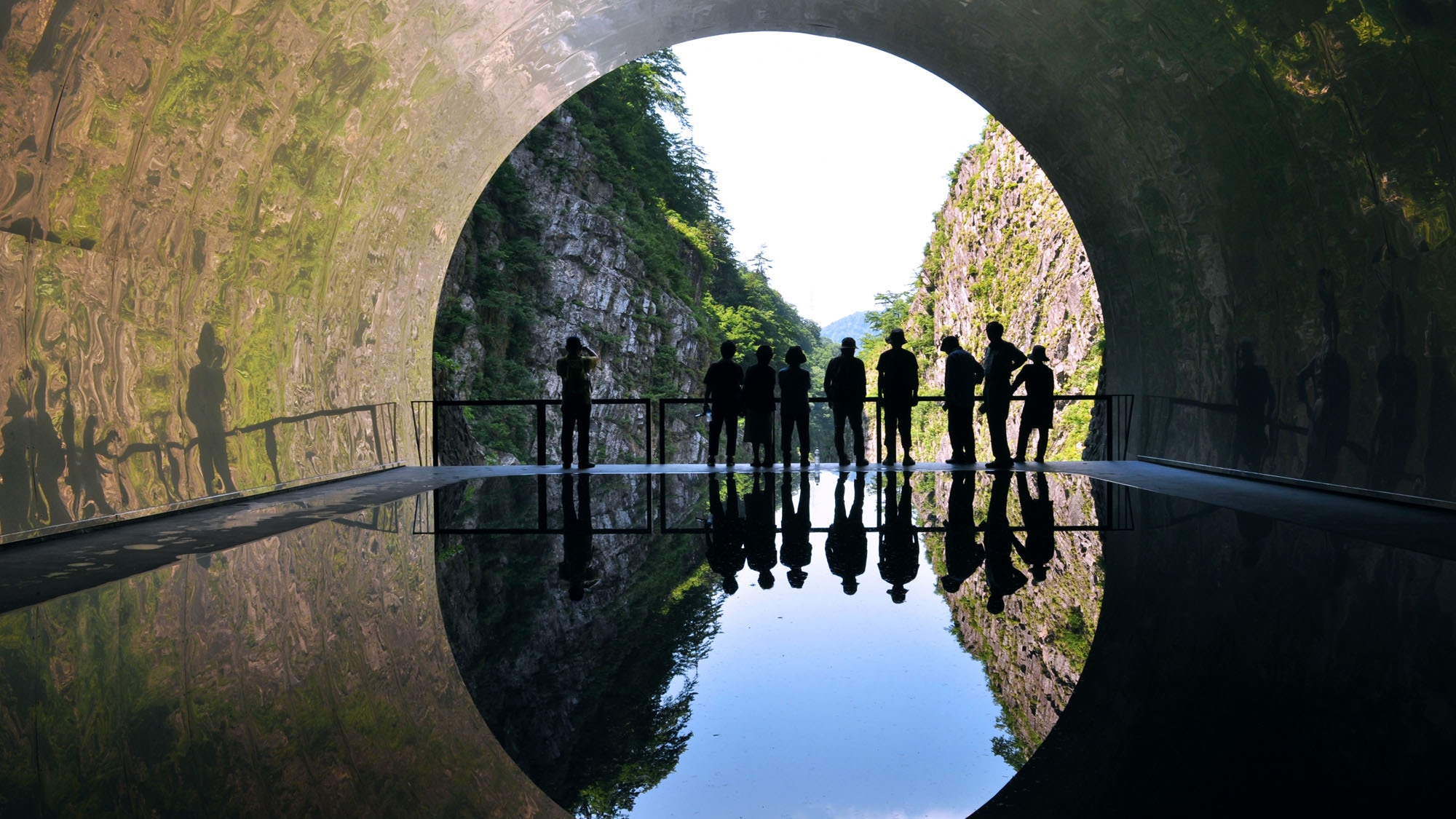 SNSで話題！新潟の人気スポット「清津峡」へ♪トンネル入口まで徒歩1分（朝食付）