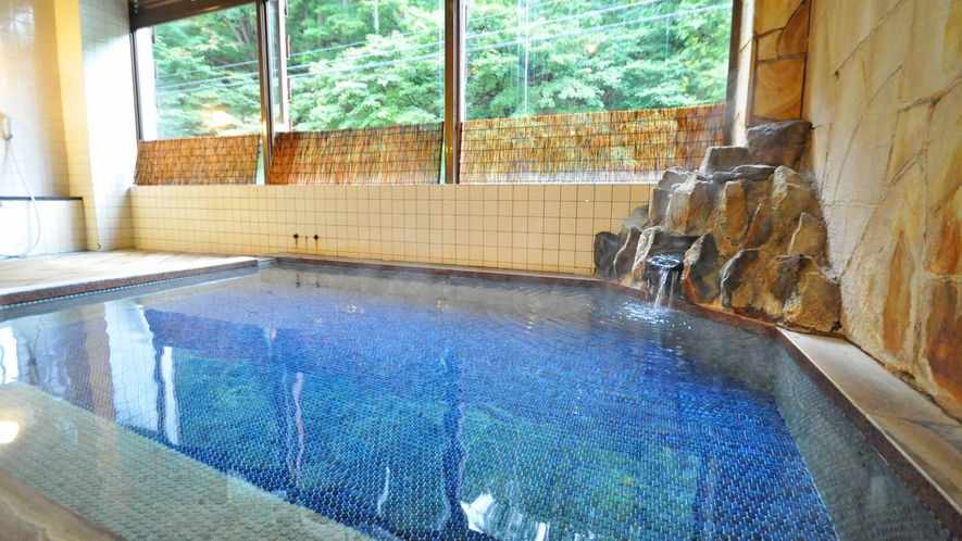 【浴場】源泉１００％かけ流しの天然温泉と絶景の露天風呂が自慢です。