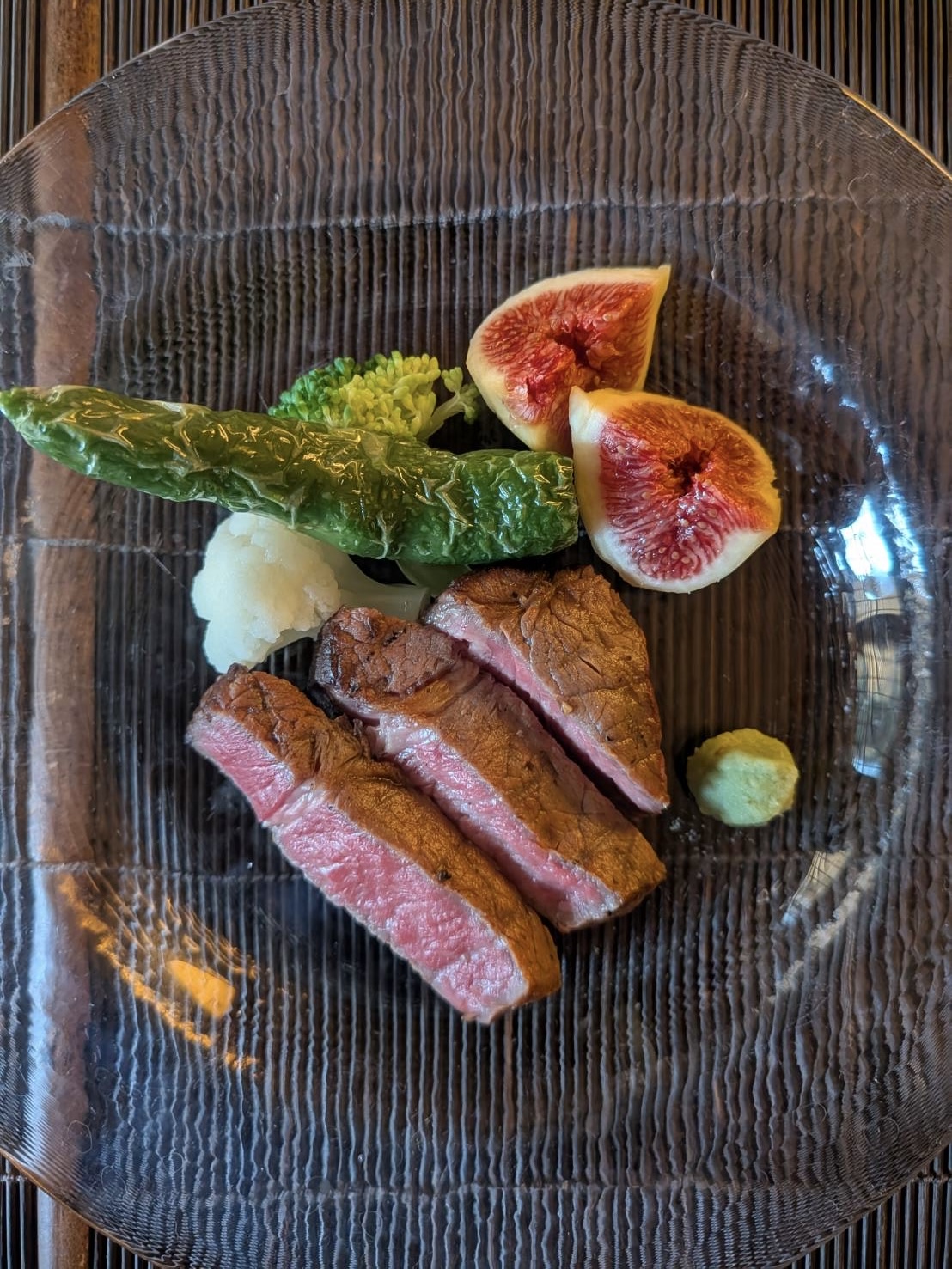 秋の特別会席　とやま和牛(酒粕育ち)のローストビーフ瞬間燻製　地元イチジクと共に