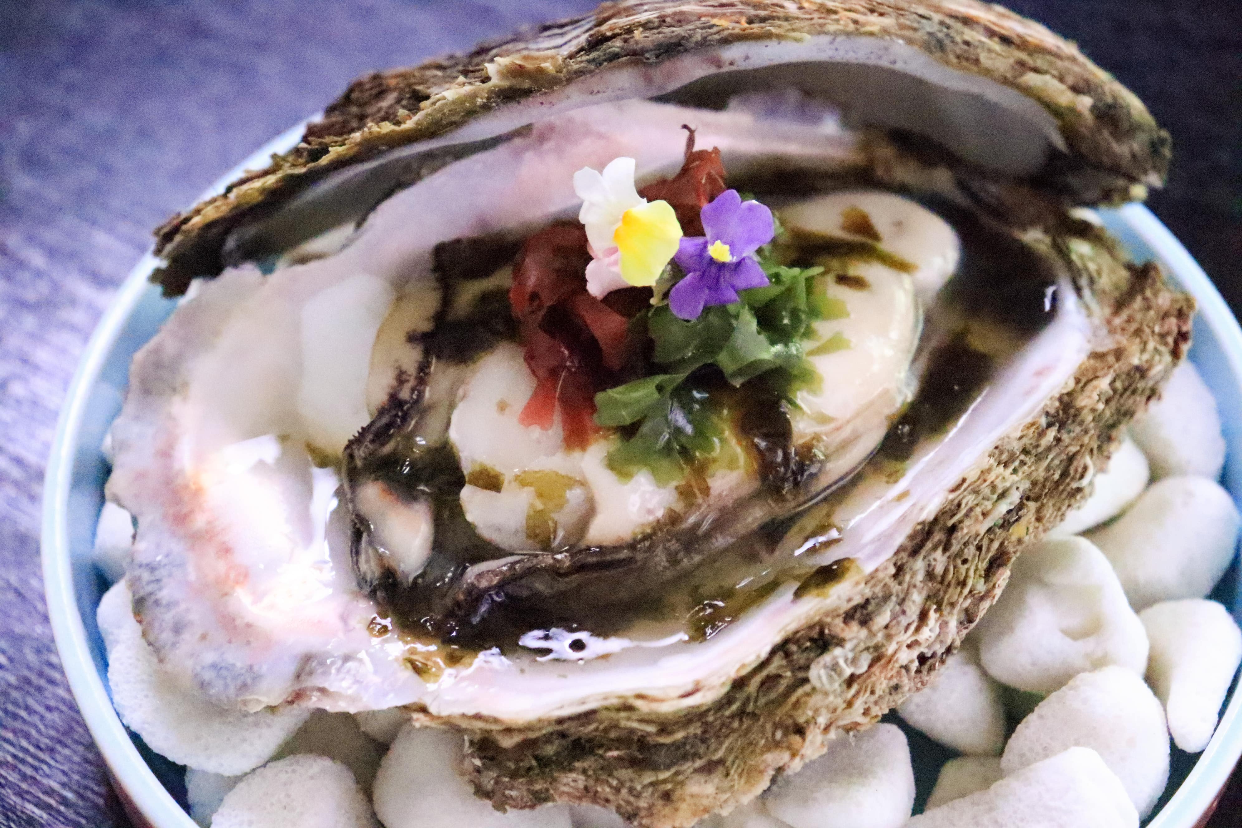 夏の特別会席　地物岩牡蠣60℃蒸し 琥珀ジュレ