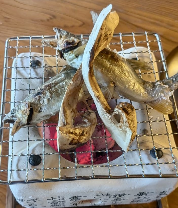 秋の特別会席　子持ち鮎と松茸の炭火焼き