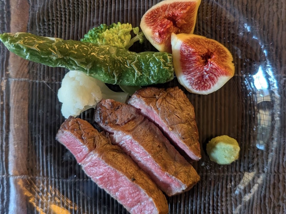 秋の特別会席　とやま和牛(酒粕育ち)のローストビーフ瞬間燻製　地元イチジクと共に