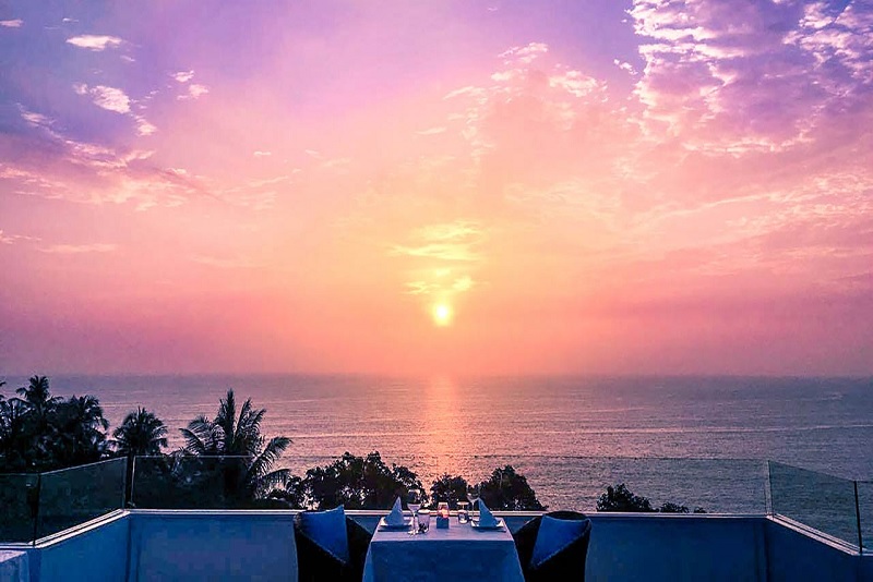 アヤラ・パーラー