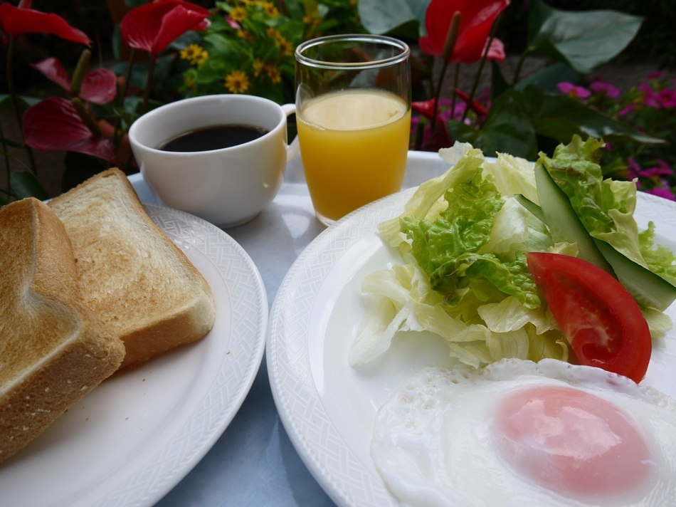 ★トースト・ご飯・お味噌汁・卵・サラダの無料朝食付き