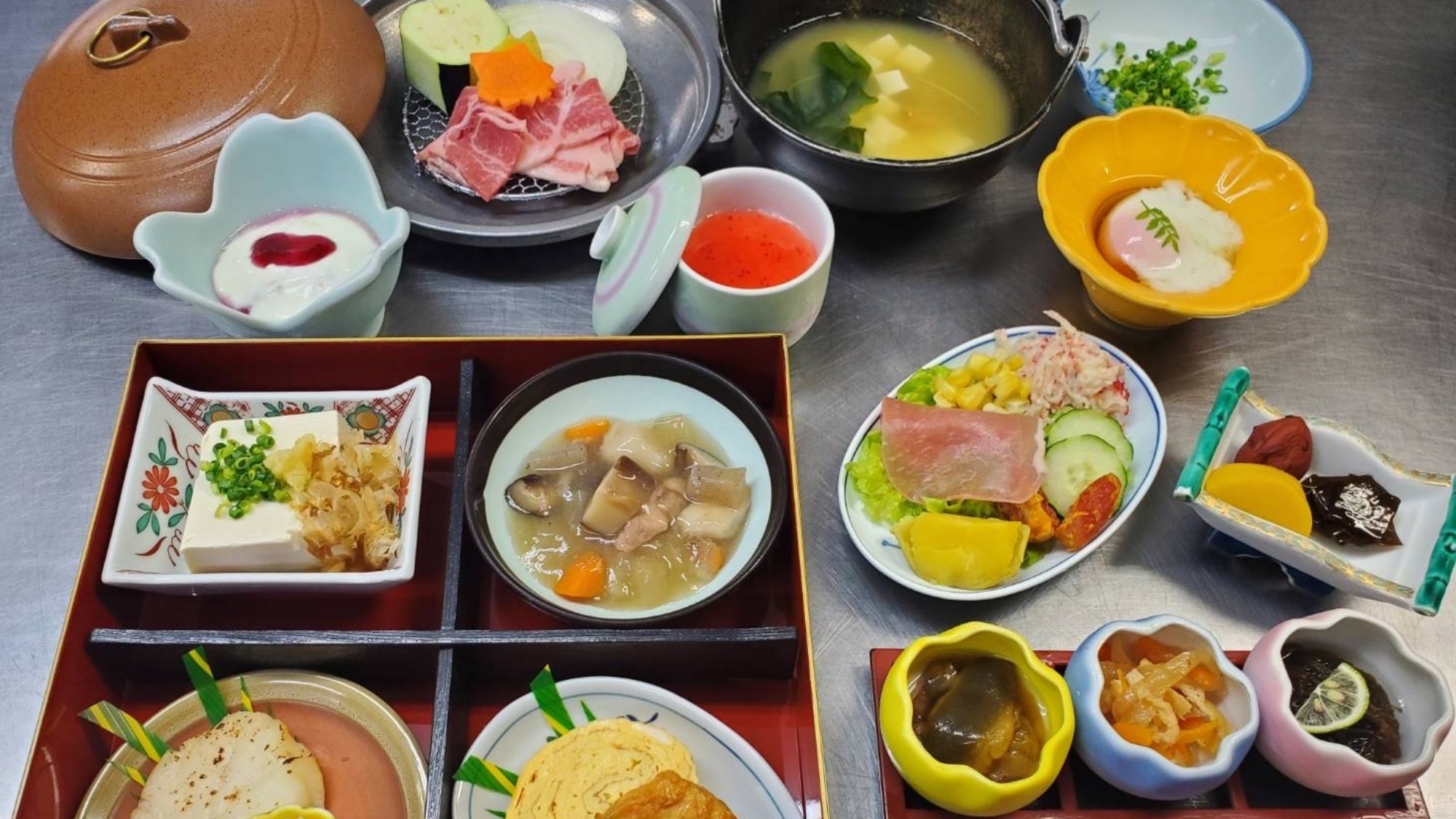 朝食　自家製のおいしいお米で気持ちの良い一日を過ごしてください