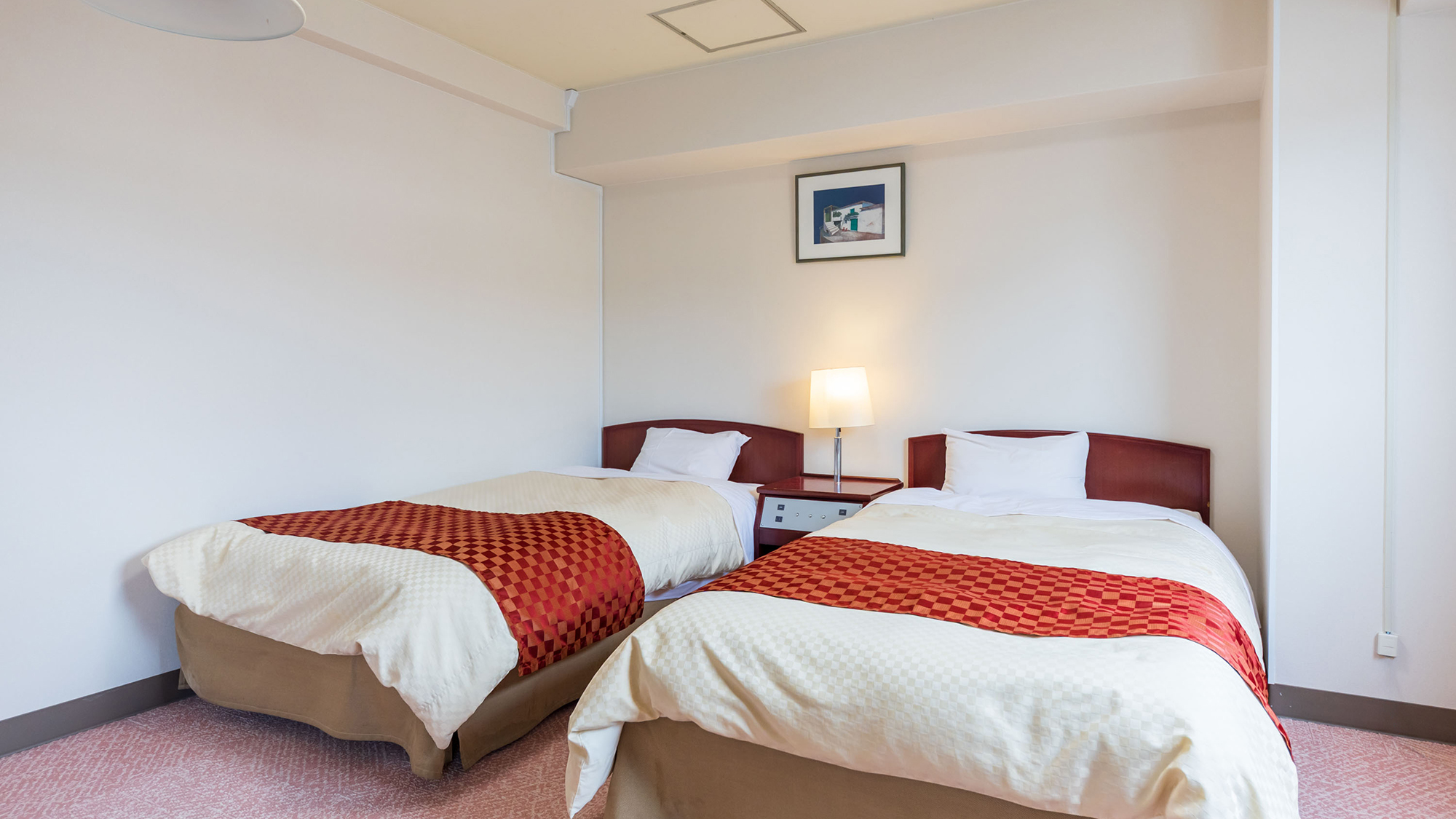 ■ツインルーム■ゆとりある空間で、心ほどけるひとときを。