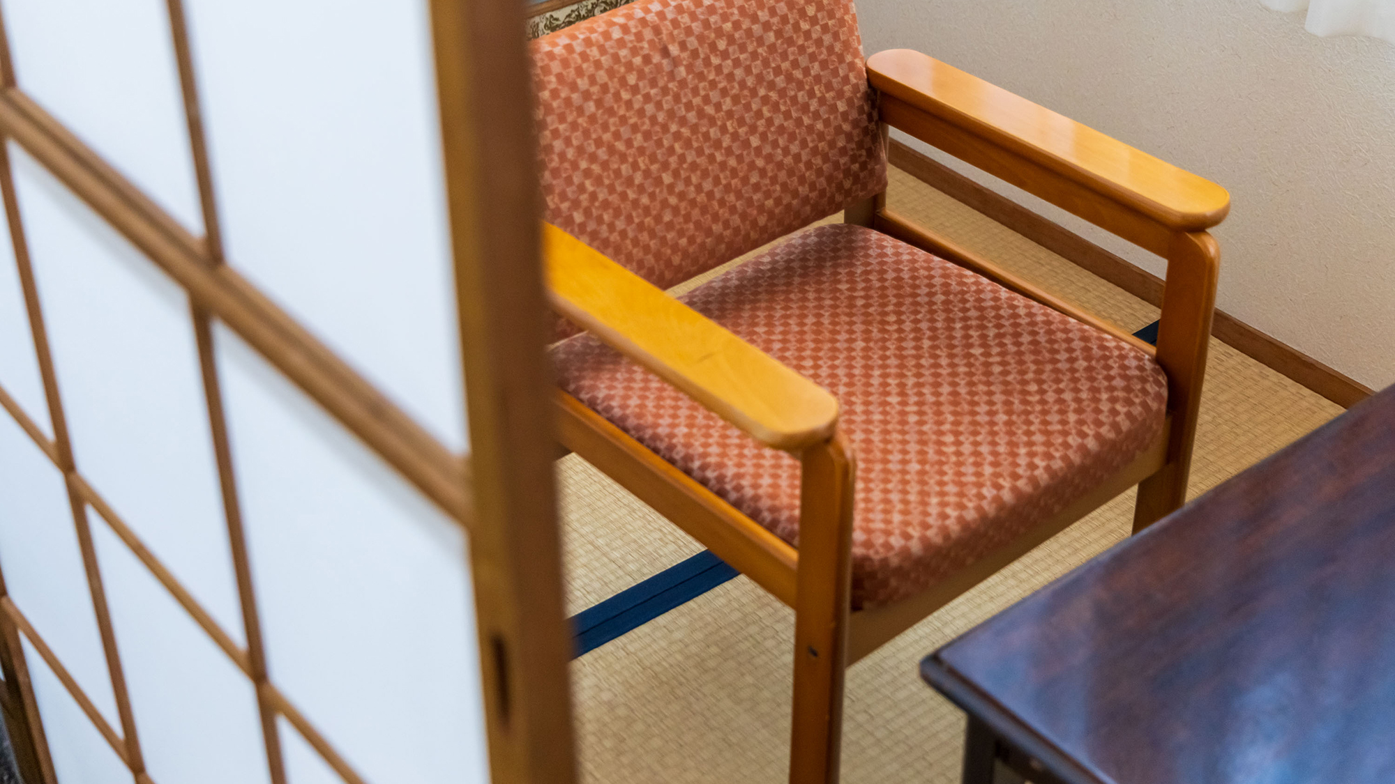 ■和室■静寂とぬくもりに包まれた広縁付きの和室