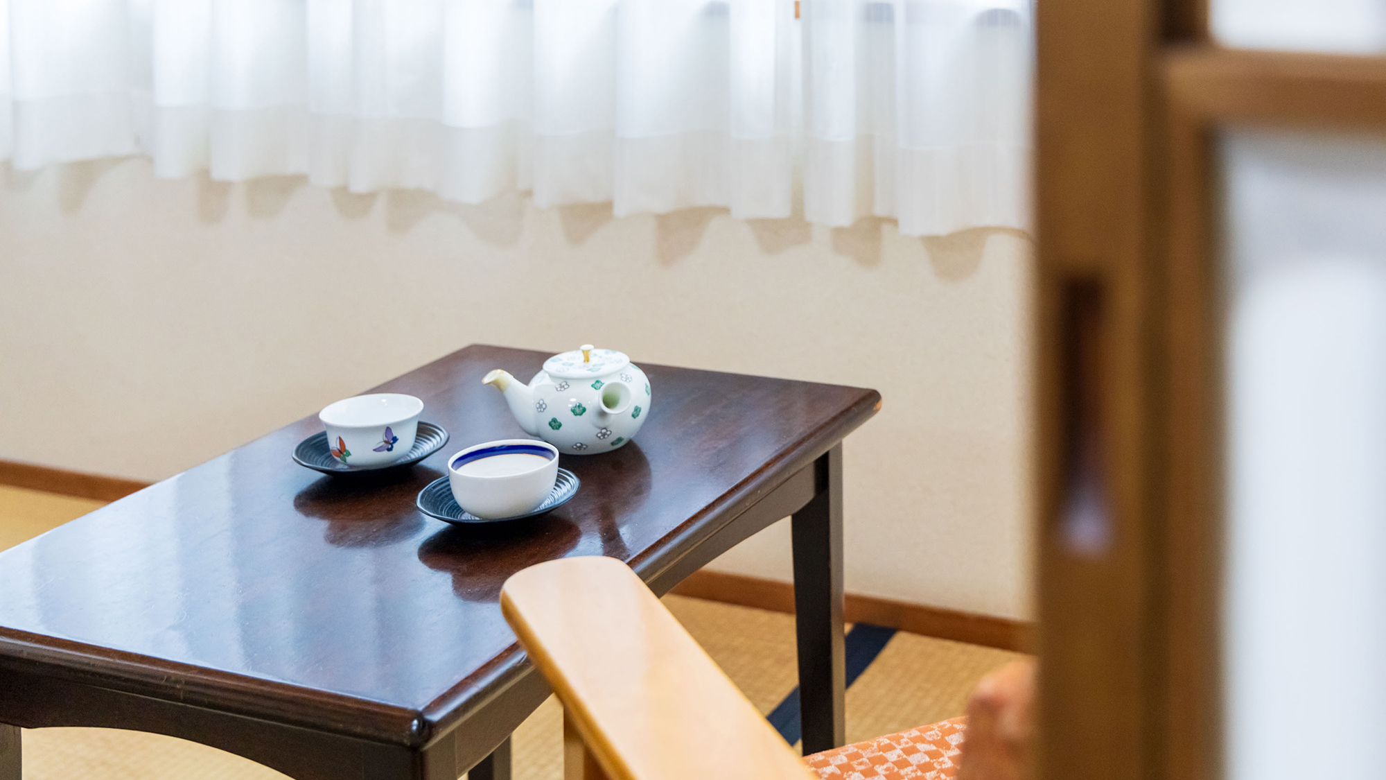 ■和室■旅のひと休みに、広縁でお茶を一服。心安らぐ和の空間