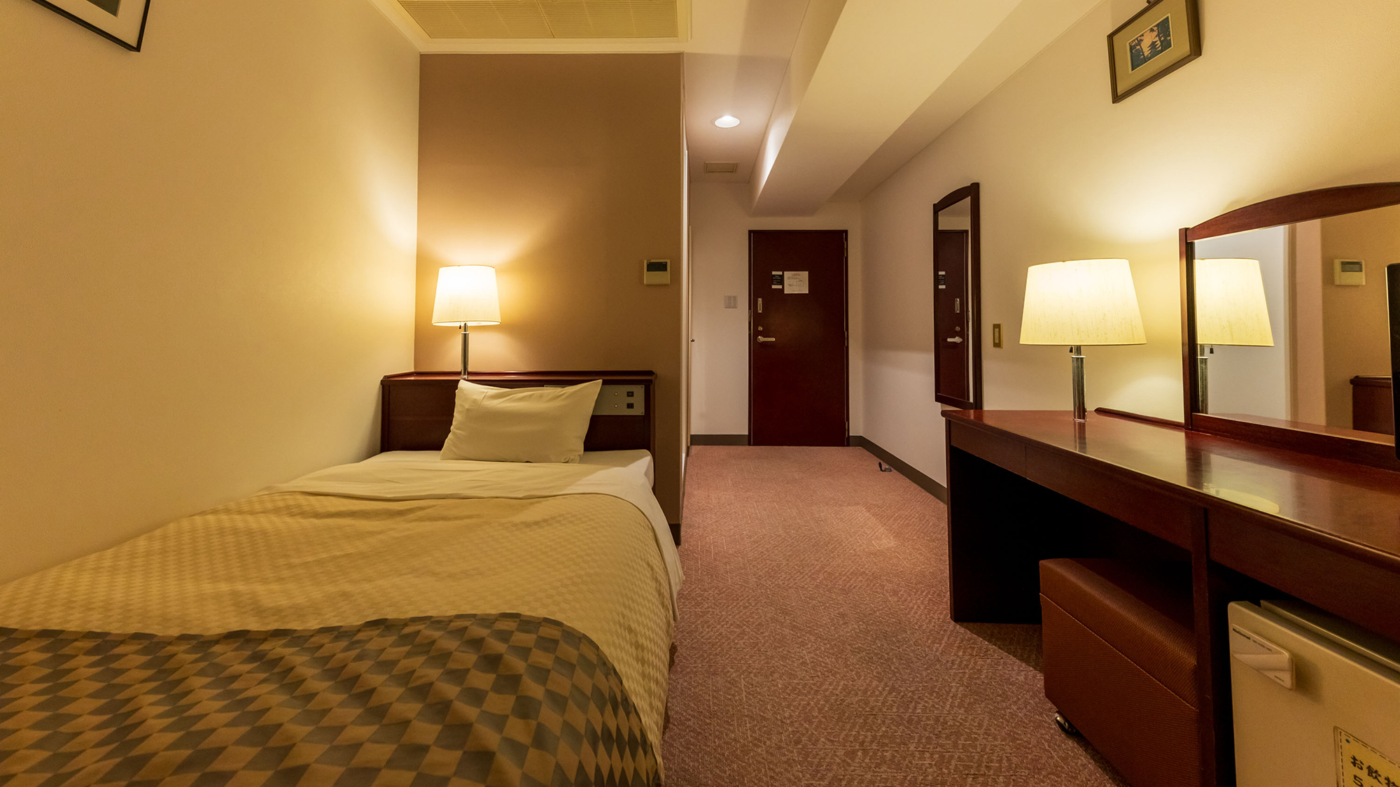 ■シングル■ビジネス利用にも便利。快適な設備と静かな環境でリフレッシュを。