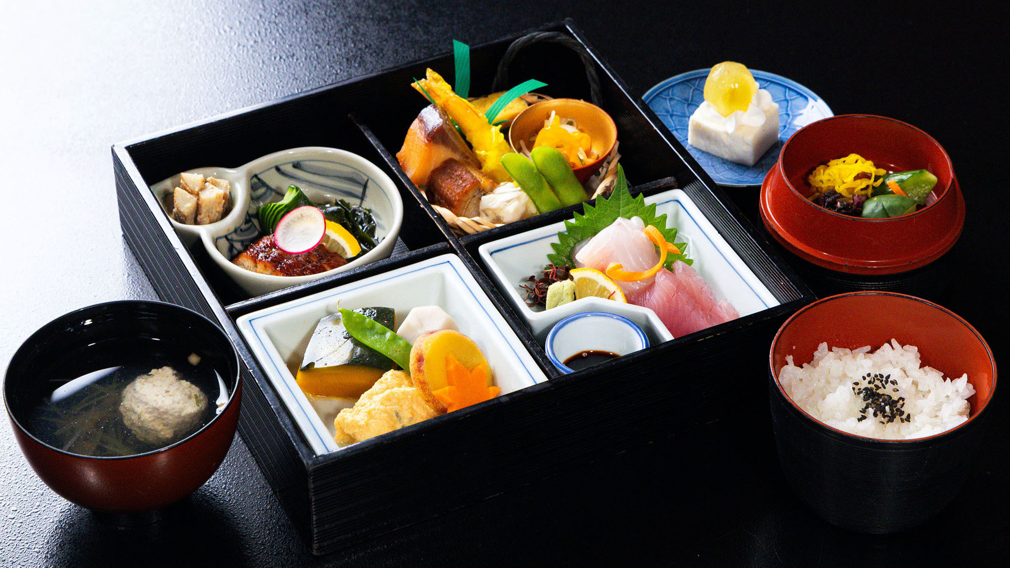 ■松花堂弁当一例■味わいも彩りも豊かな、和の美しさを凝縮した一折