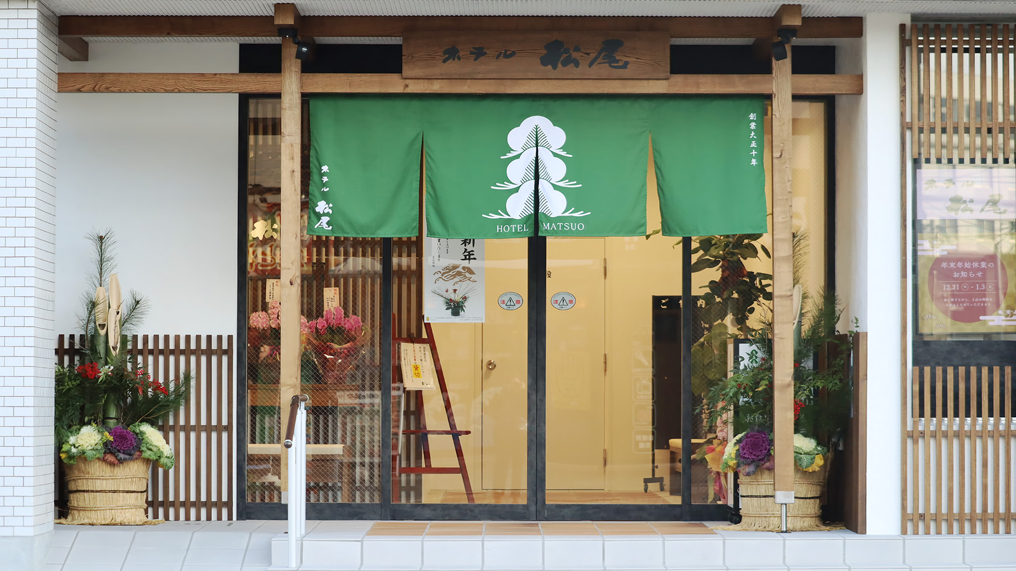 ■外観■暖簾がお出迎え