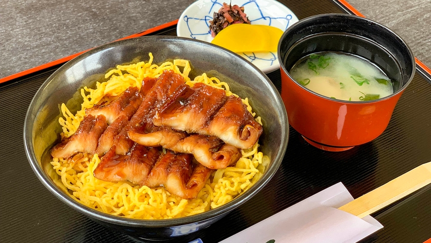 ・【お食事一例】ふわふわの穴子を丼でどうぞ