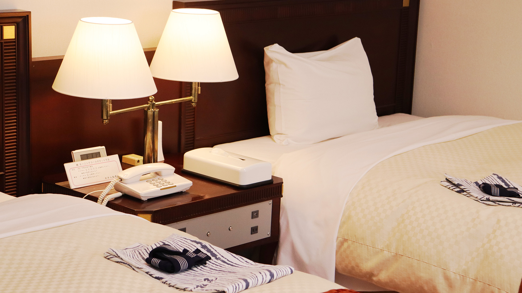 ■ツインルーム■USBポート（充電用）