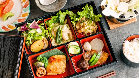 【1泊2食】ご夕食はメインが選べる季節の特製御膳セット