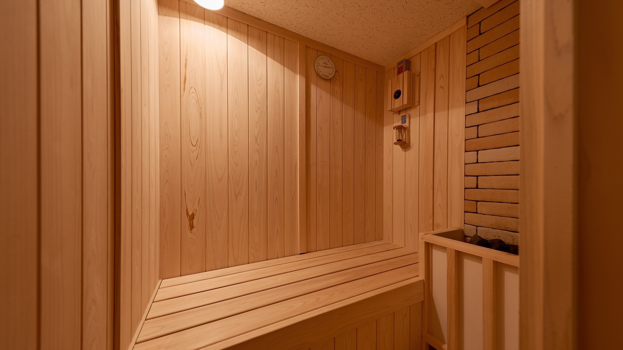 [サウナ付和洋室]66㎡　お部屋に備え付けた個室サウナで思う存分にリフレッシュいただけます。