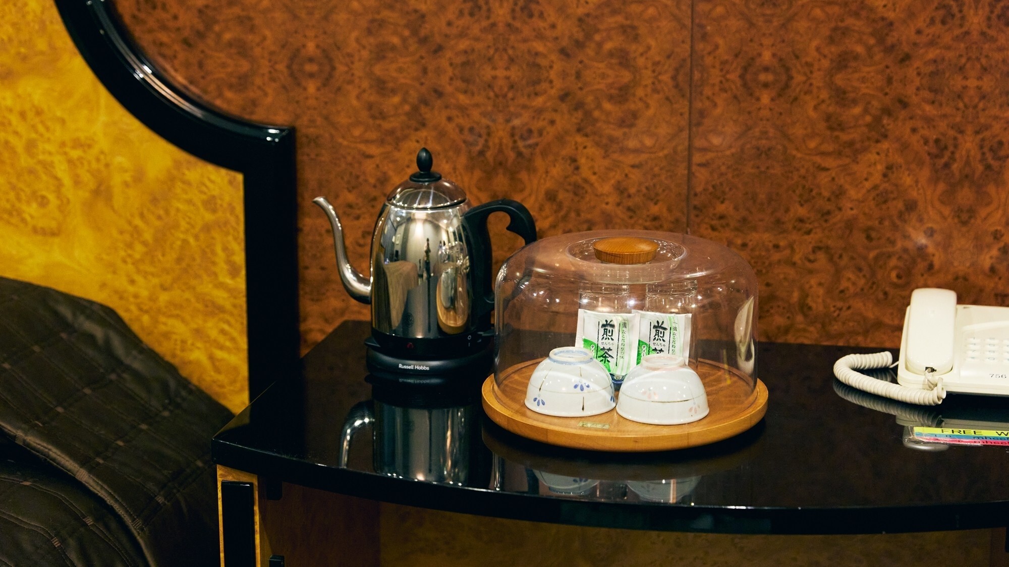 [洋室ツインルーム]25㎡　お部屋でほっと一息つくひとときをお過ごしください。