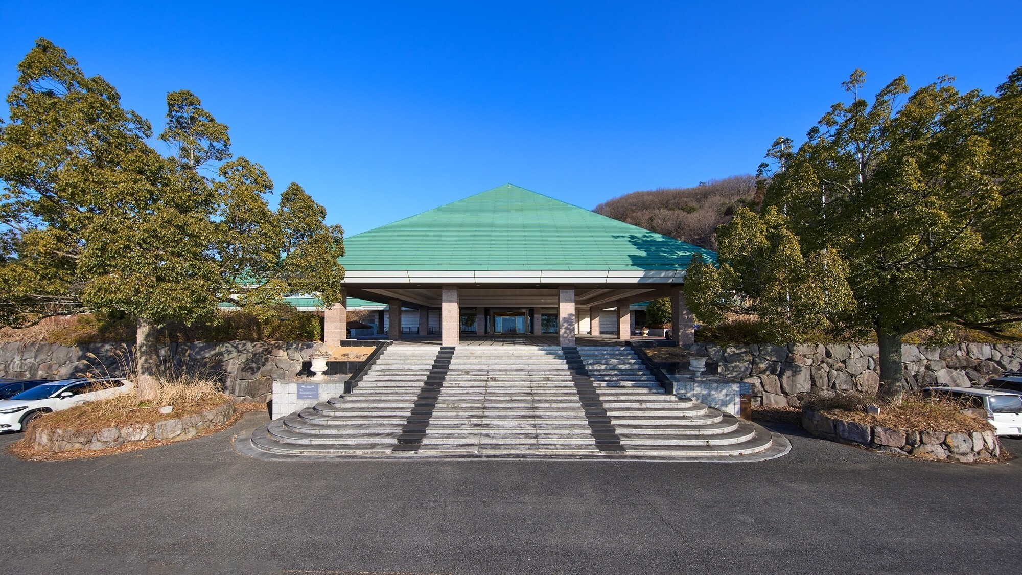 [外観]秩父・長瀞の雄大な景色をご満喫いただけるロケーションに位置しております。