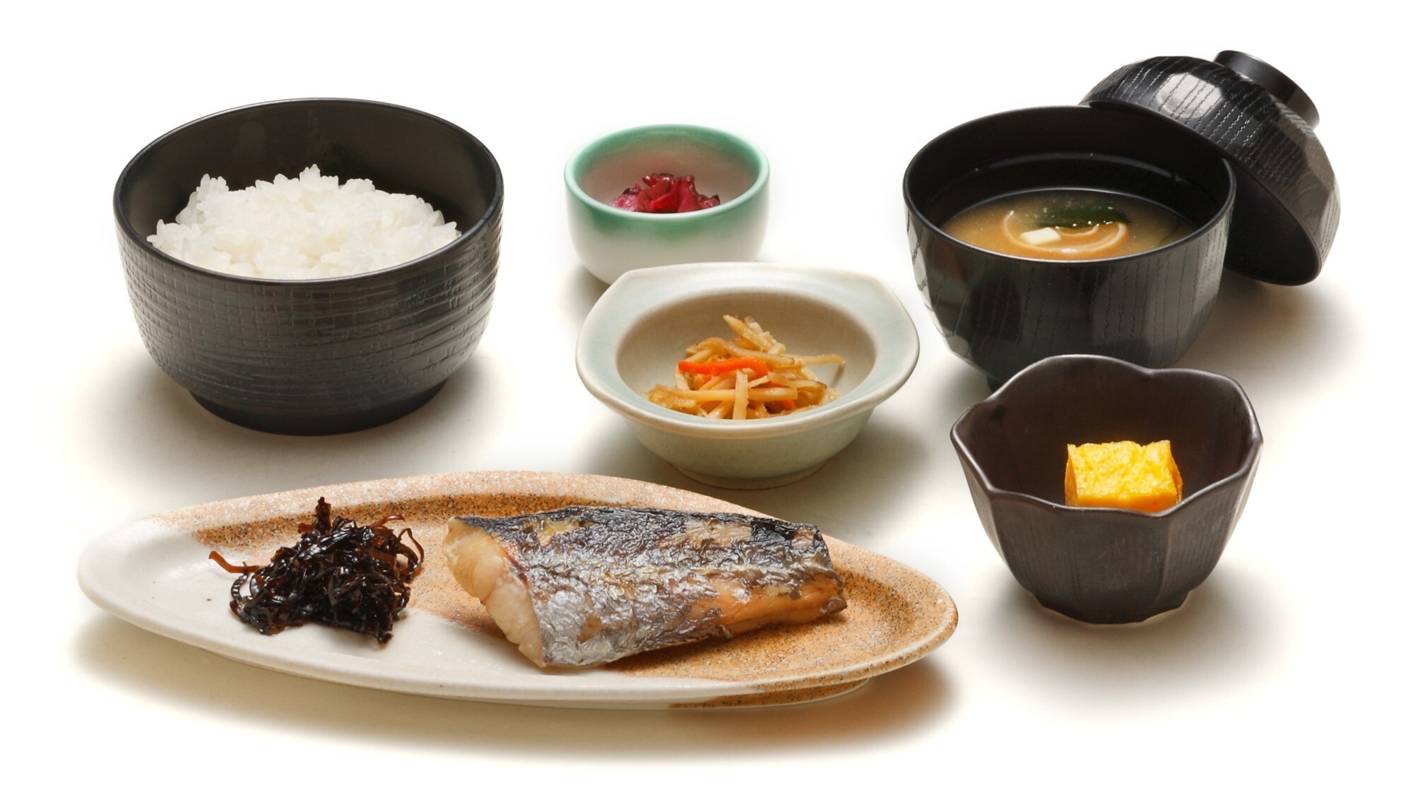 [朝食]ご飯・味噌汁・漬物・焼き魚などをご用意しております。