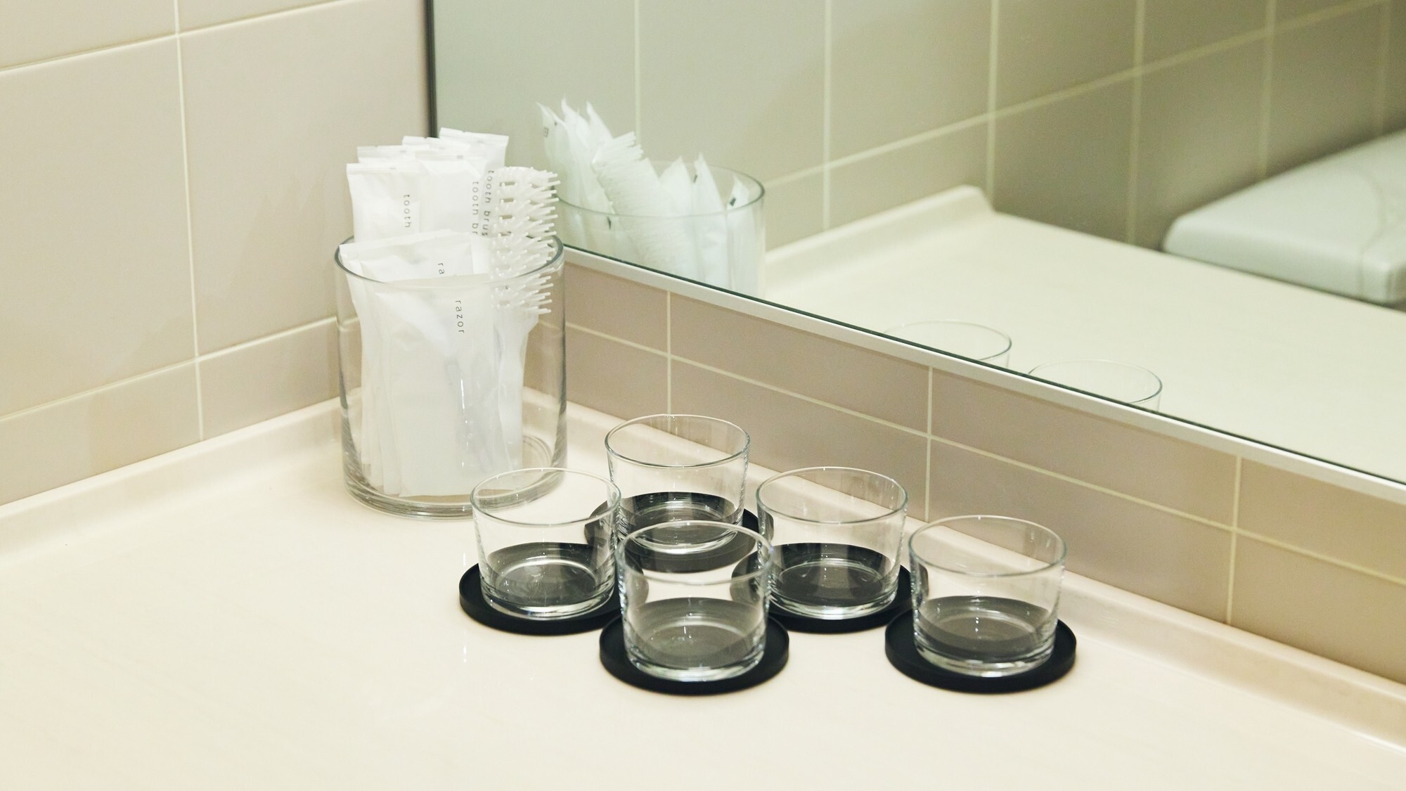 [LODGE]126㎡　歯ブラシやカミソリなどのアメニティをご用意しております。