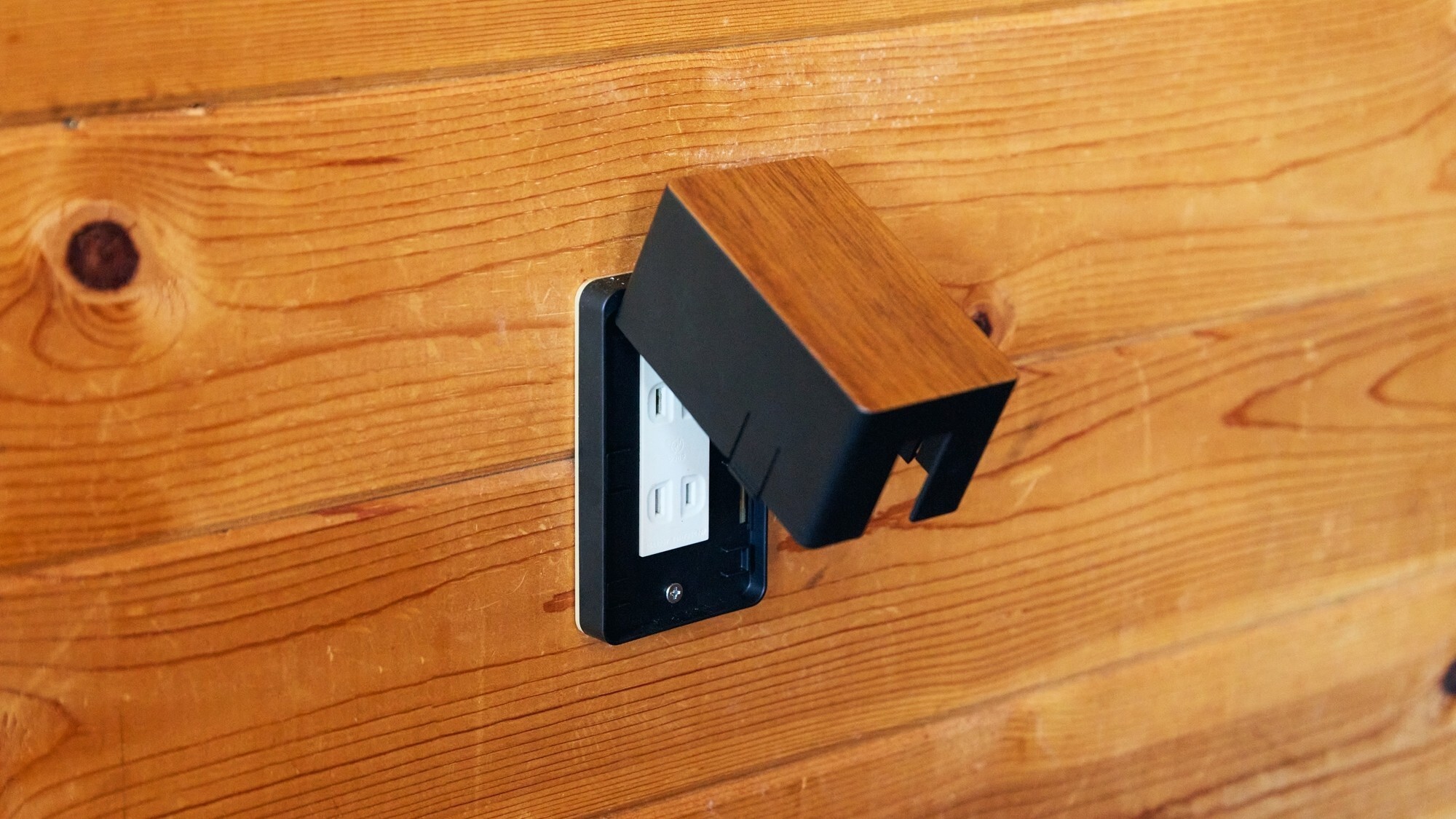 [LODGE]126㎡　お部屋内の各所にコンセントをご用意しております。