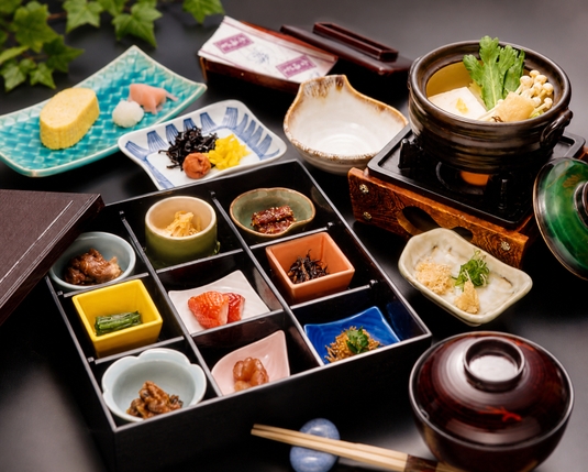 【伝統の京会席「山水」（全8品コース）】朝食は彩りが可愛い人気の京のおばんざい♪