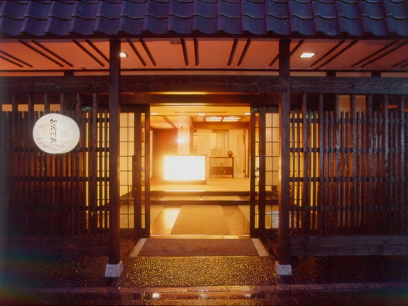 【素泊まり】祇園・先斗町・木屋町などの繁華街を徒歩圏内にもつ、古都の風情漂う日本旅館でのおくつろぎを