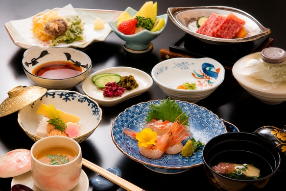 【伝統の京会席「山水」（全8品コース）】朝食は彩りが可愛い人気の京のおばんざい♪