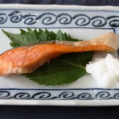 和食は魚が付きます。今日は鮭でした。