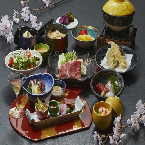 料理と天然温泉!渓流の水の音に耳を傾け安らぐひとときを!春のたより懐石!　