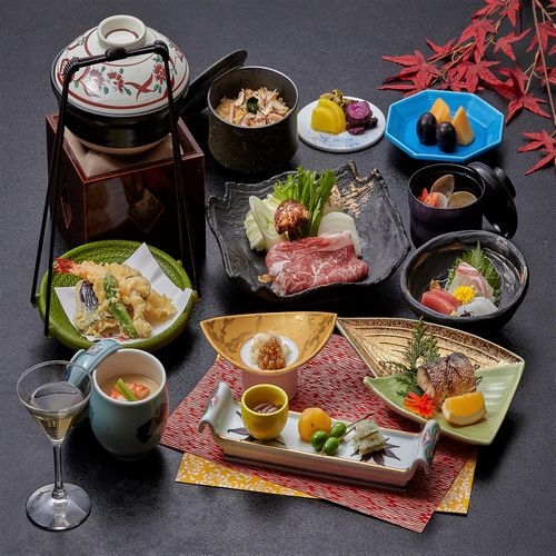 料理と天然温泉!渓流の水の音に耳を傾け安らぐひとときを!秋のたより懐石コース!