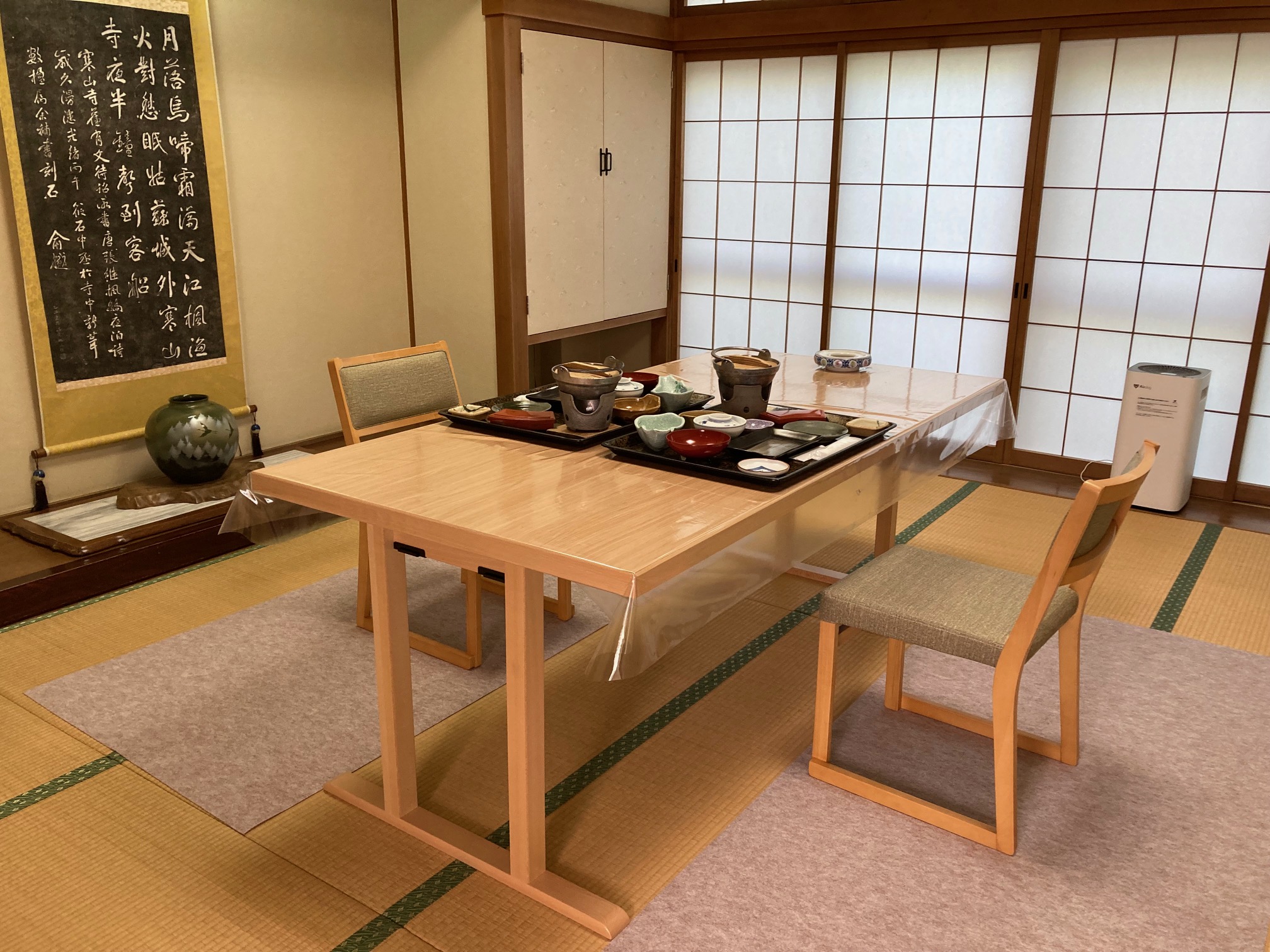 食事処　テーブル