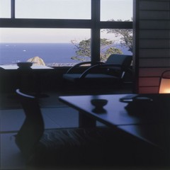 お部屋からの眺め。左、伊勢湾。右、太平洋の絶景がひろがります&hellip;空気の澄んだ日には、富士山も&hellip;