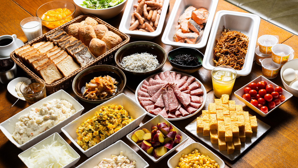 築地市場直送の生鮭など30品目以上の和洋ビュッフェ