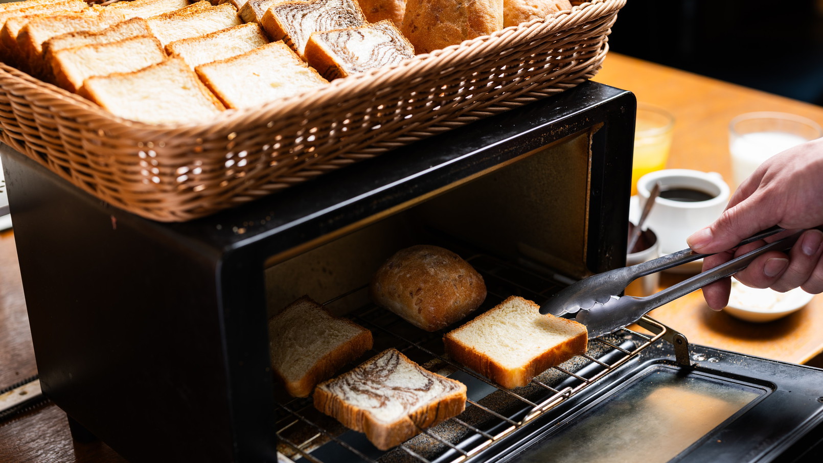 【朝食ビュッフェ】3種類のパンを焼きたてでお召し上がりいただけます