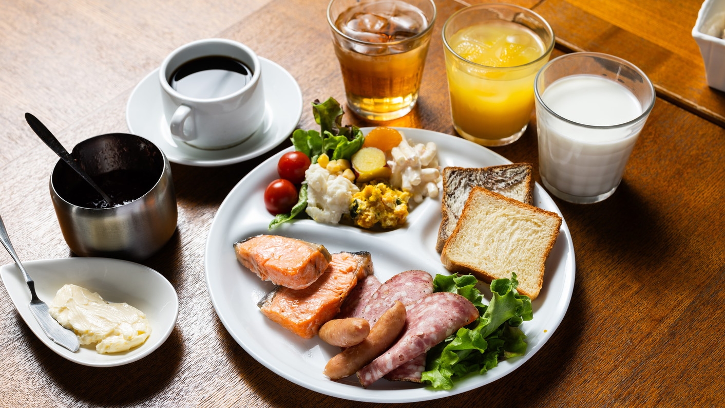 【朝食バイキング付】築地市場直送の生鮭など30品目以上の和洋バイキング