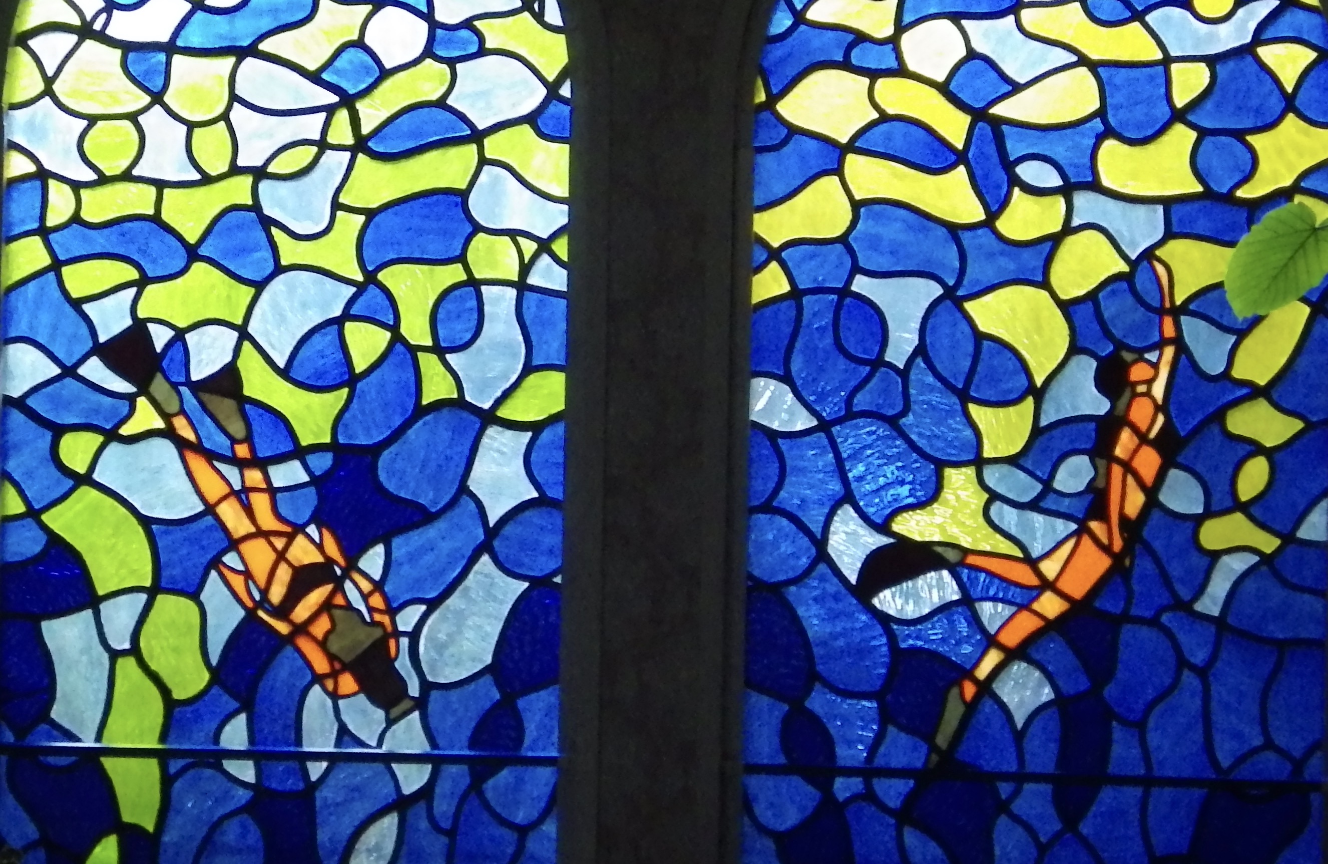 ラウンジのステンドグラス