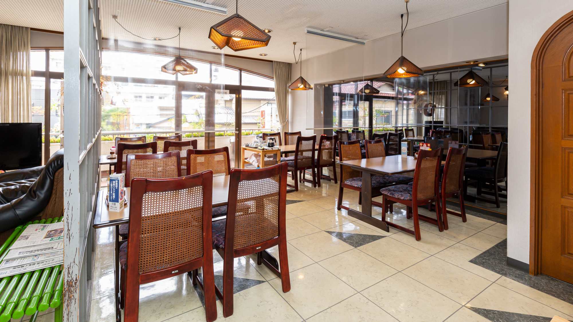 *【食堂：写真一例】