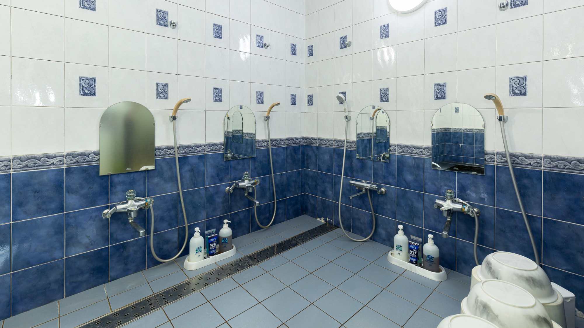 *【男性大浴場：写真一例】シャワー