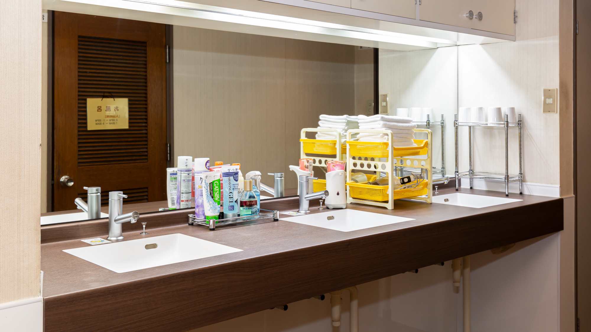 *【男性大浴場：写真一例】脱衣所