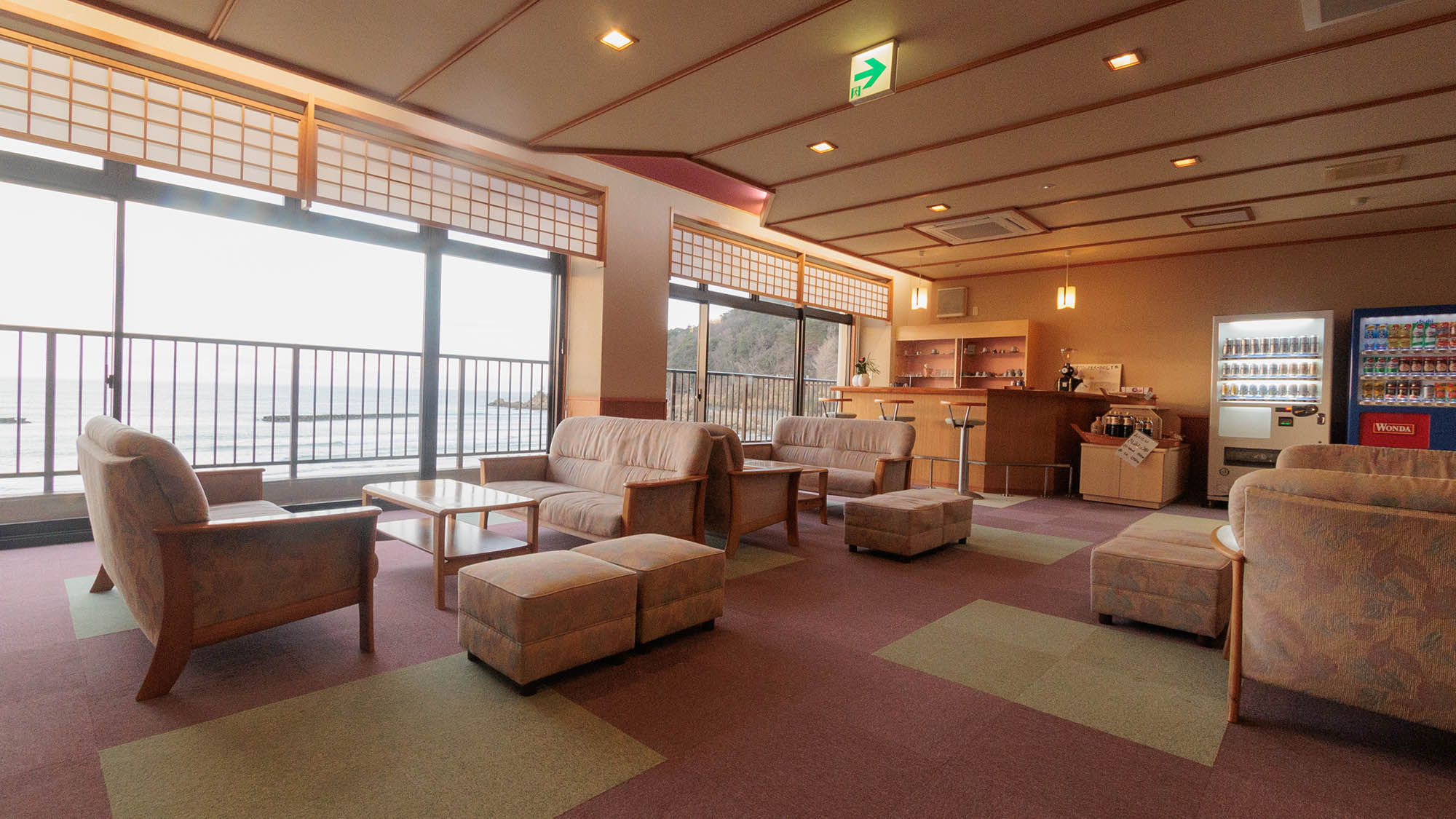 ロビーからも浜詰海岸が一望できます！