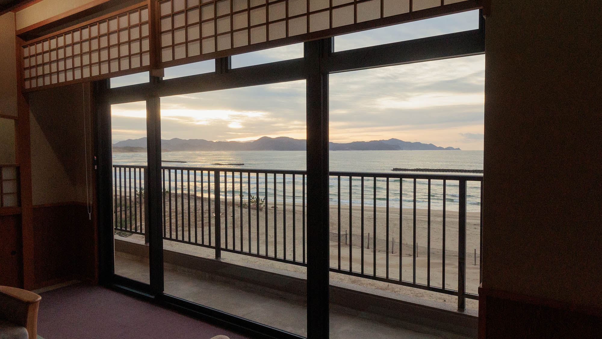 ロビーからも浜詰海岸が一望できます！